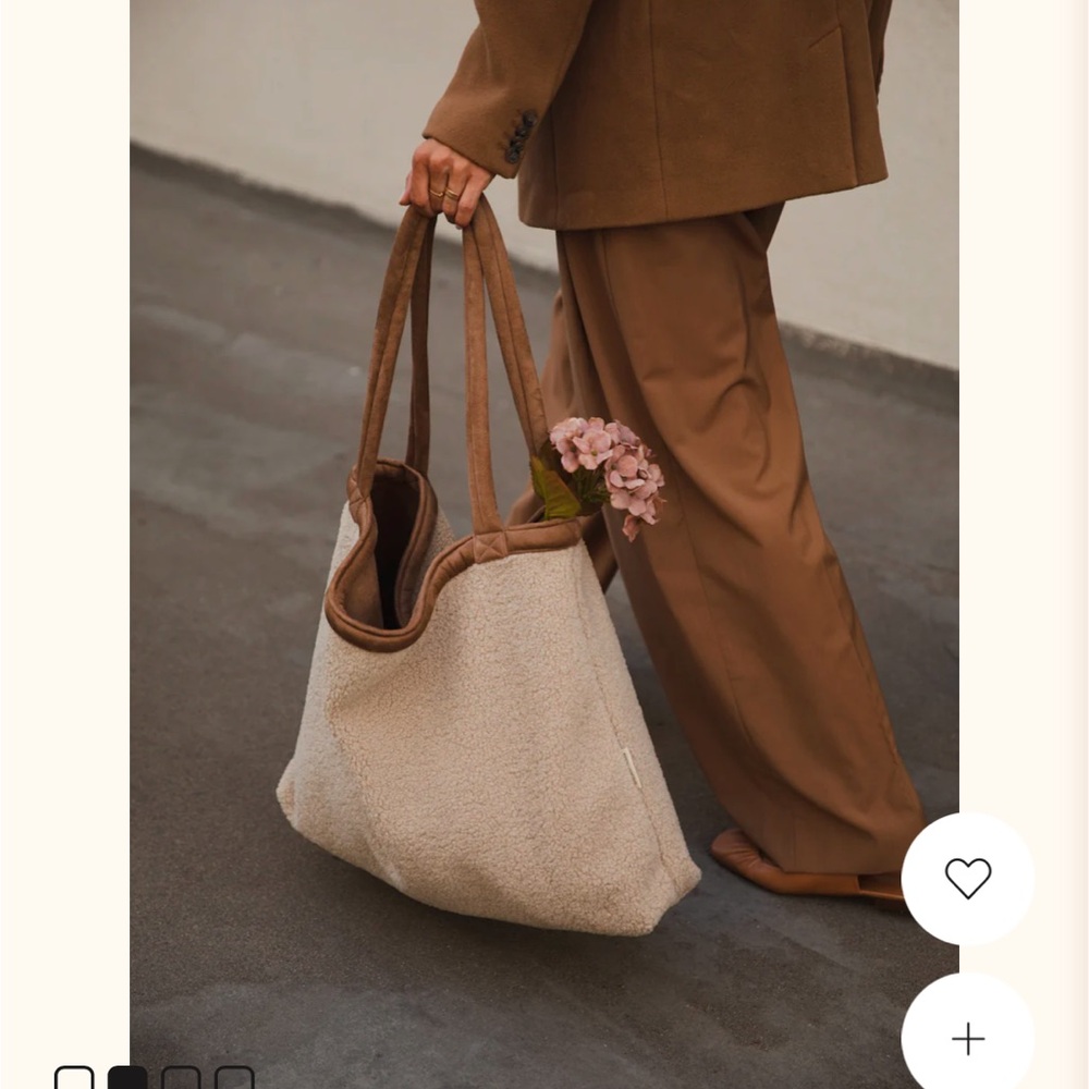 Studio Noos sherpa tote bag with matching pouch